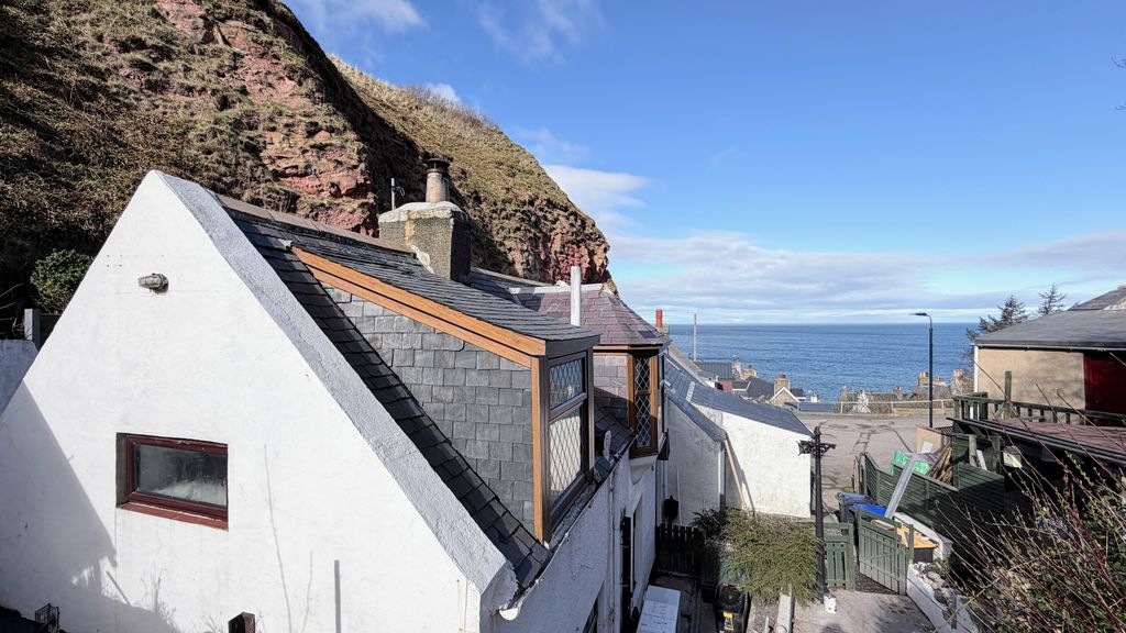 Property photo 3 of 19 Seaview From The Property