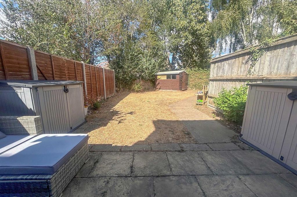 Property photo 3 of 11 Garden 2.Jpg