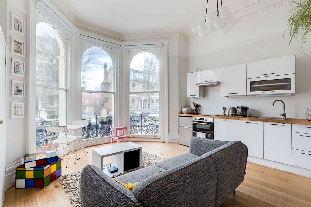 Property photo 2 of 9