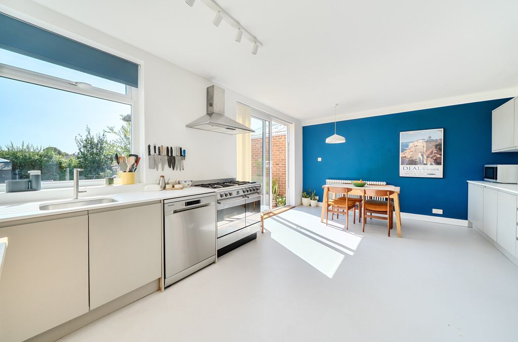 Property photo 2 of 22 1333243-19-6899c3...