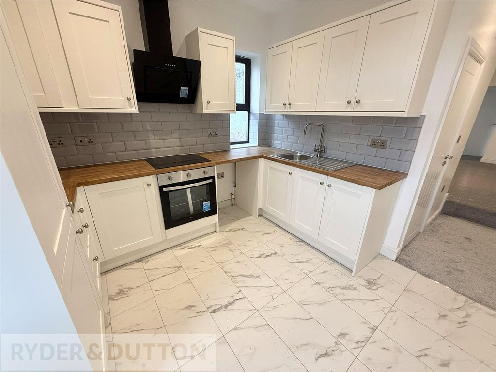 Property photo 3 of 23 Kitchen