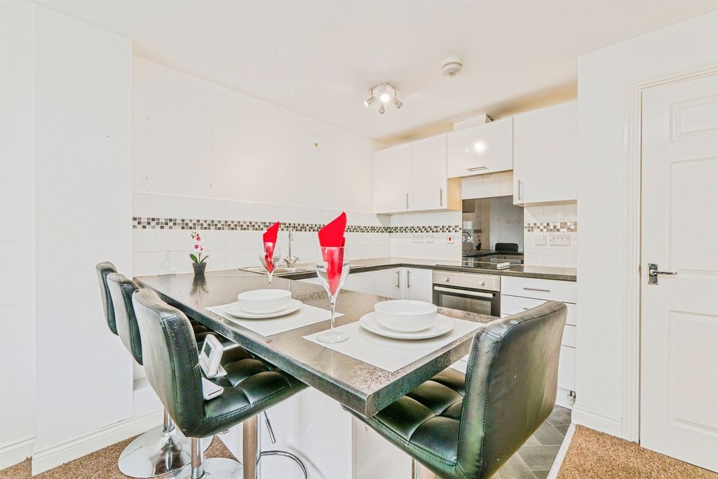 Property photo 3 of 36