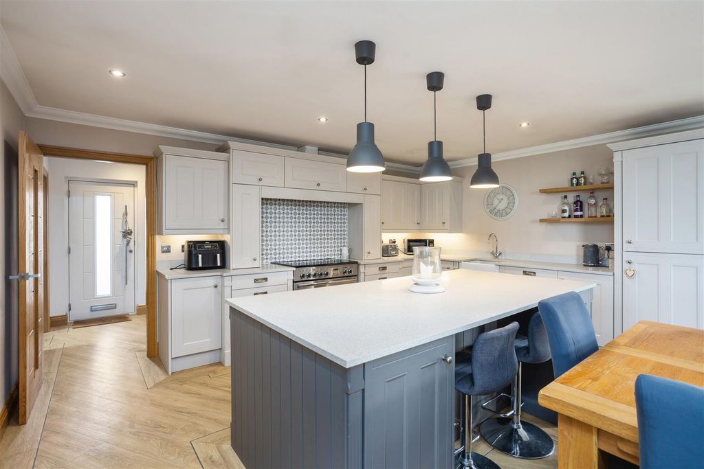 Property photo 3 of 48 11.Jpg