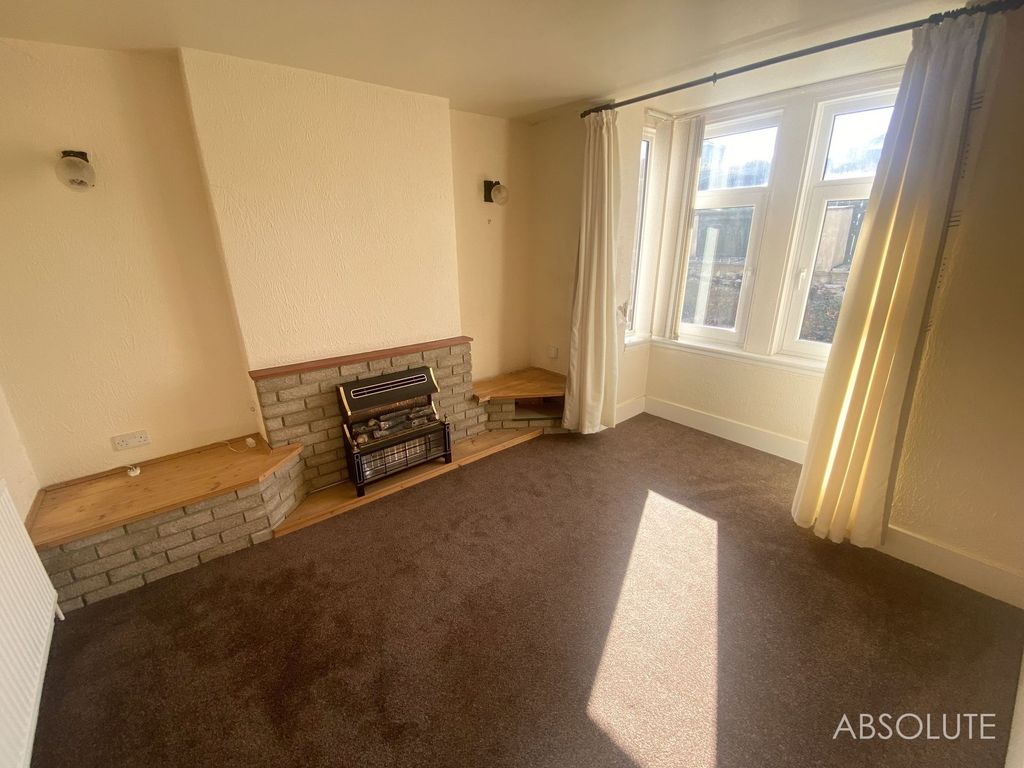 Property photo 3 of 17 Lounge