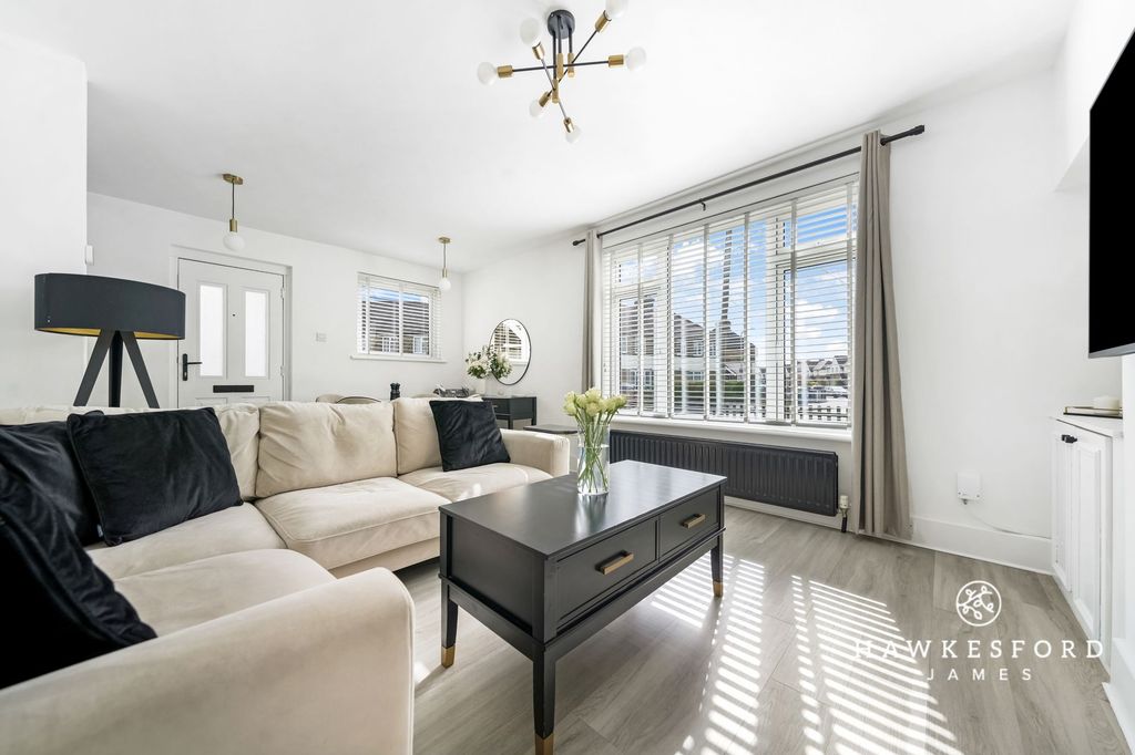 Property photo 3 of 14 Meads Avenue, Sittingbourne - Lounge/Diner