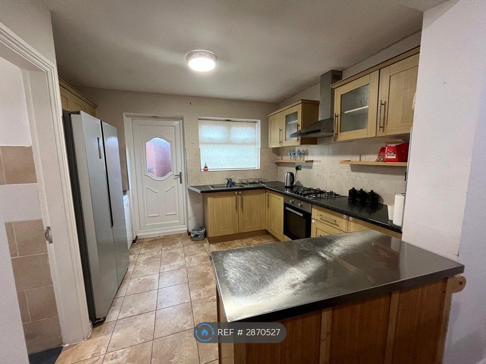 Property photo 2 of 12 Kitchen