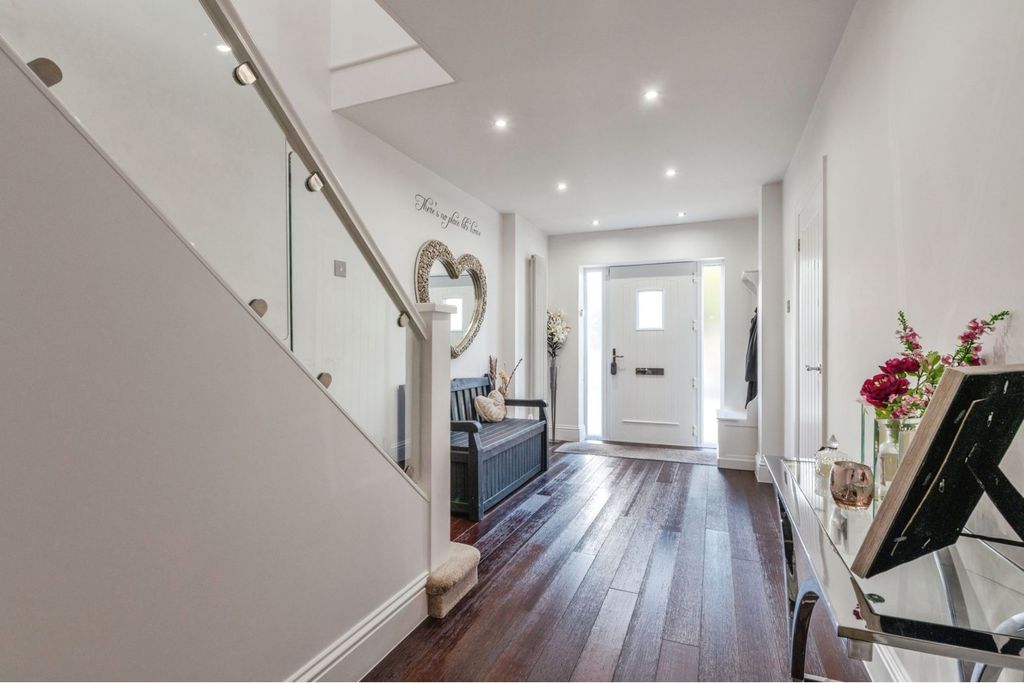 Property photo 2 of 21