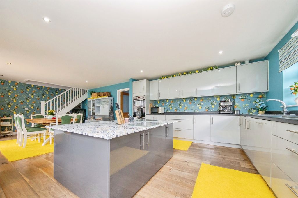 Property photo 1 of 32