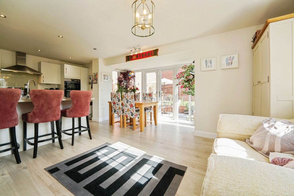 Property photo 3 of 17 Photo