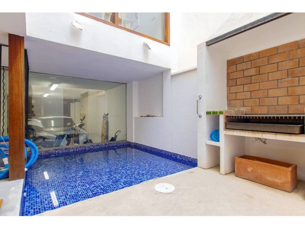 Property photo 1 of 30