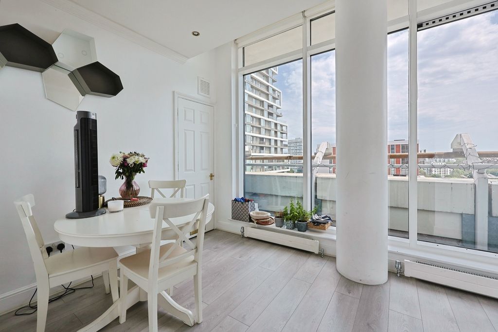 Property photo 3 of 20 Pbox-Img.Jpg