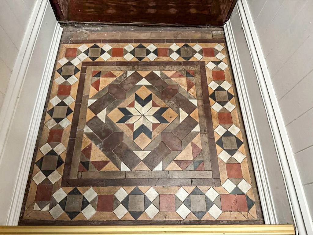 Property photo 2 of 35 Minton Tiles