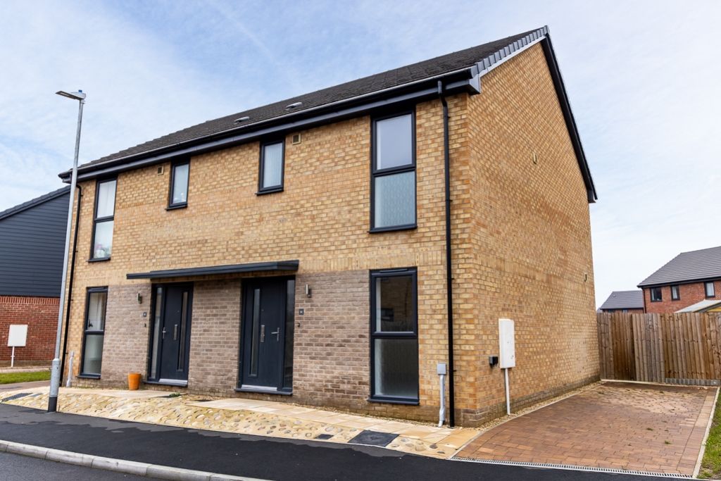 Property photo 1 of 22 53 The Furrows (Fishtoft)-4