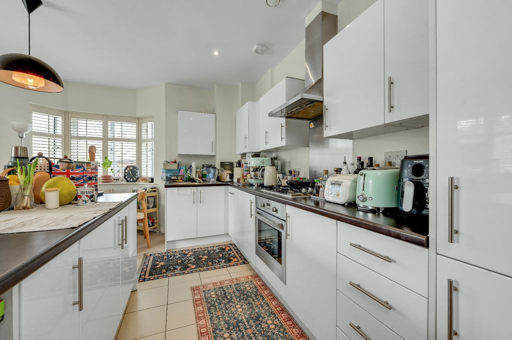 Property photo 3 of 9 Kitchen