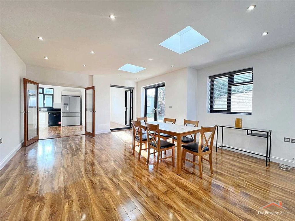 Property photo 2 of 23