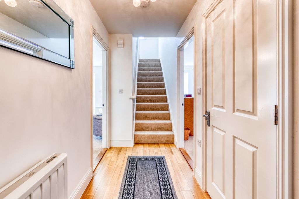 Property photo 2 of 24