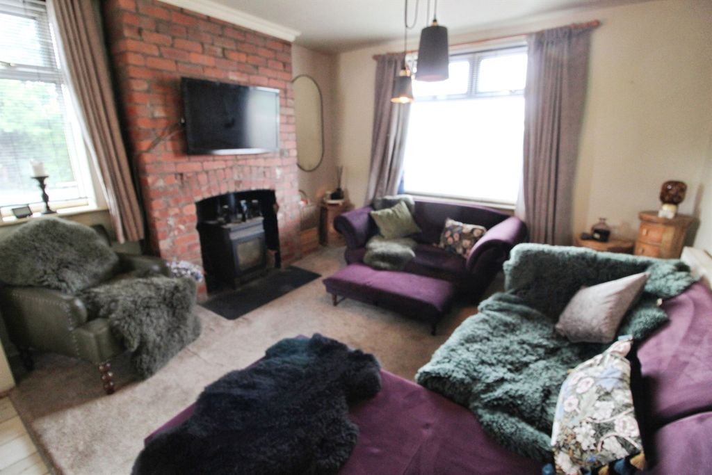Property photo 2 of 14 Lounge