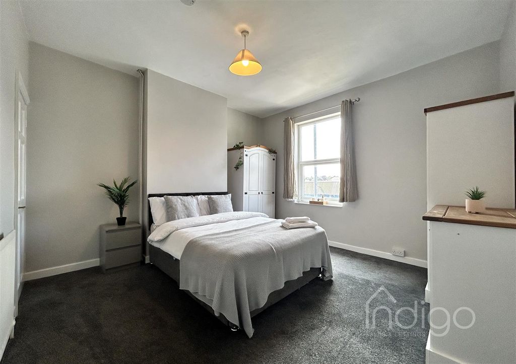 Property photo 2 of 9 Bedroom 1 - King Street8.Jpg