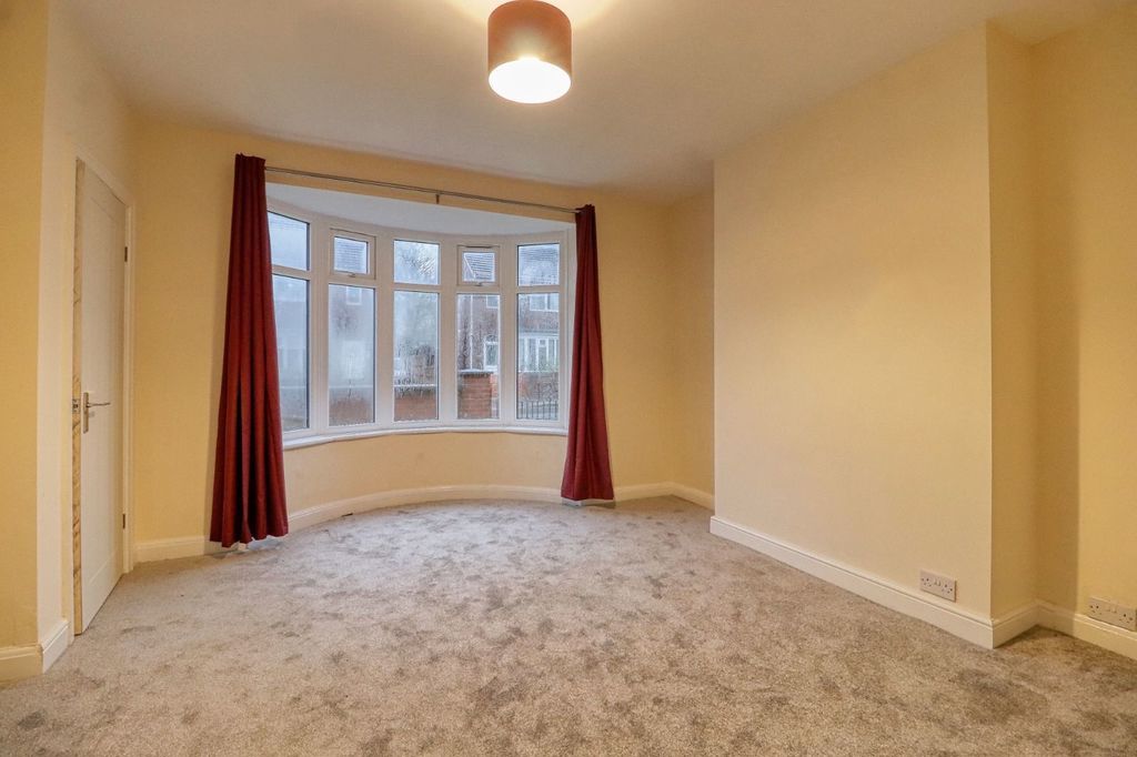 Property photo 2 of 10 Lounge