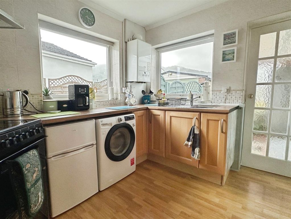 Property photo 3 of 16 Kitchen.Jpg
