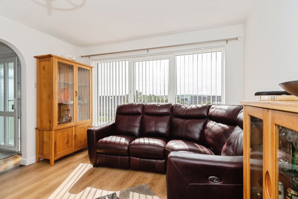 Property photo 3 of 17 Photo