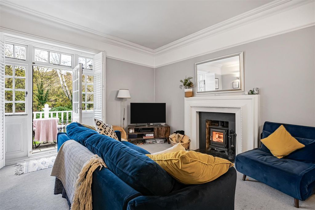 Property photo 3 of 17 Living Room