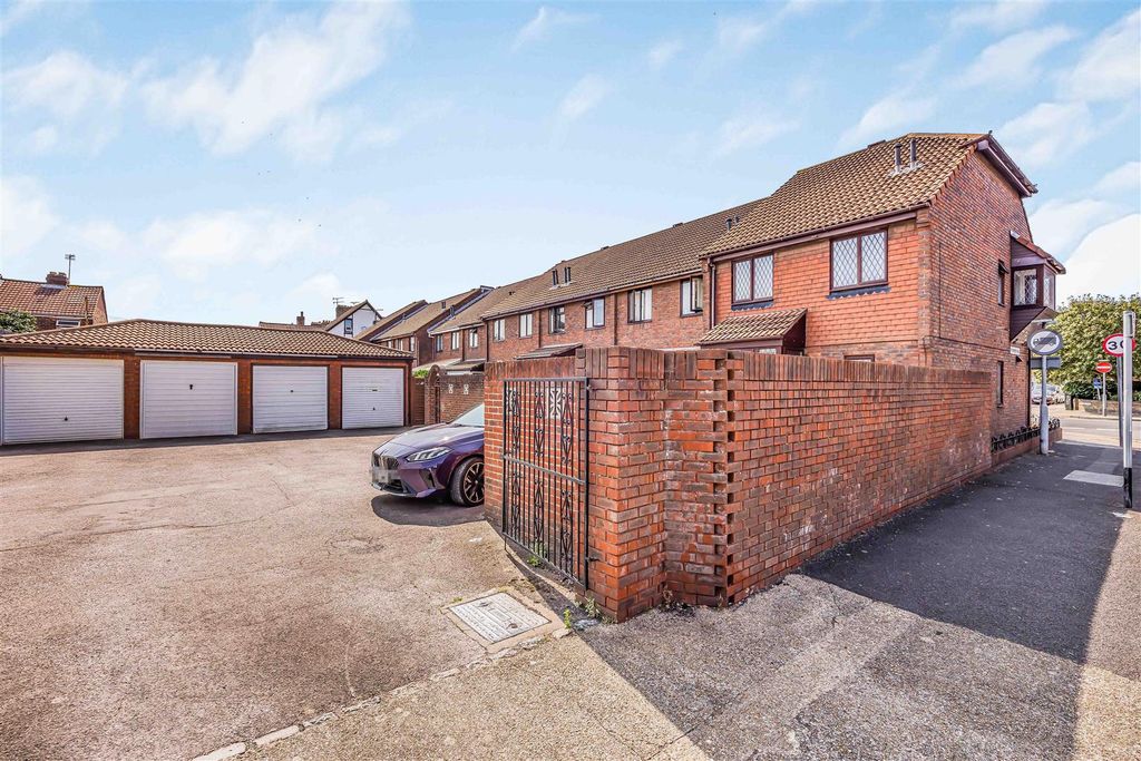 Property photo 2 of 19 Goldsmith Avenue, Southsea-Small-Porticomarketing-