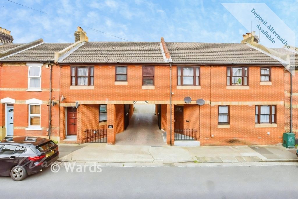 Property photo 1 of 8 Oasis Front