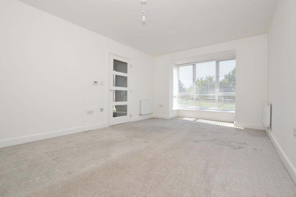 Property photo 1 of 12 Living Room