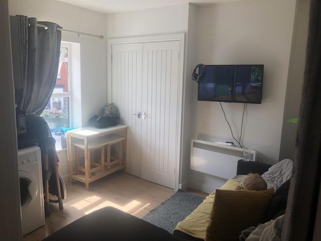 Property photo 3 of 8 Tempimagesrj0Nf.Jpg