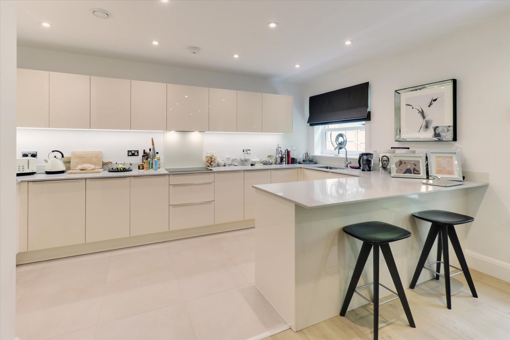 Property photo 3 of 8 Image