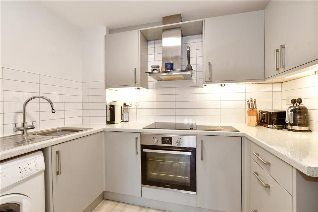 Property photo 1 of 6 Kitchen