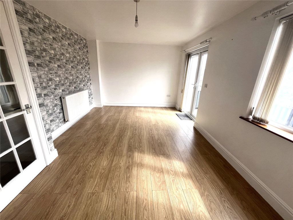 Property photo 3 of 17 Picture No. 03