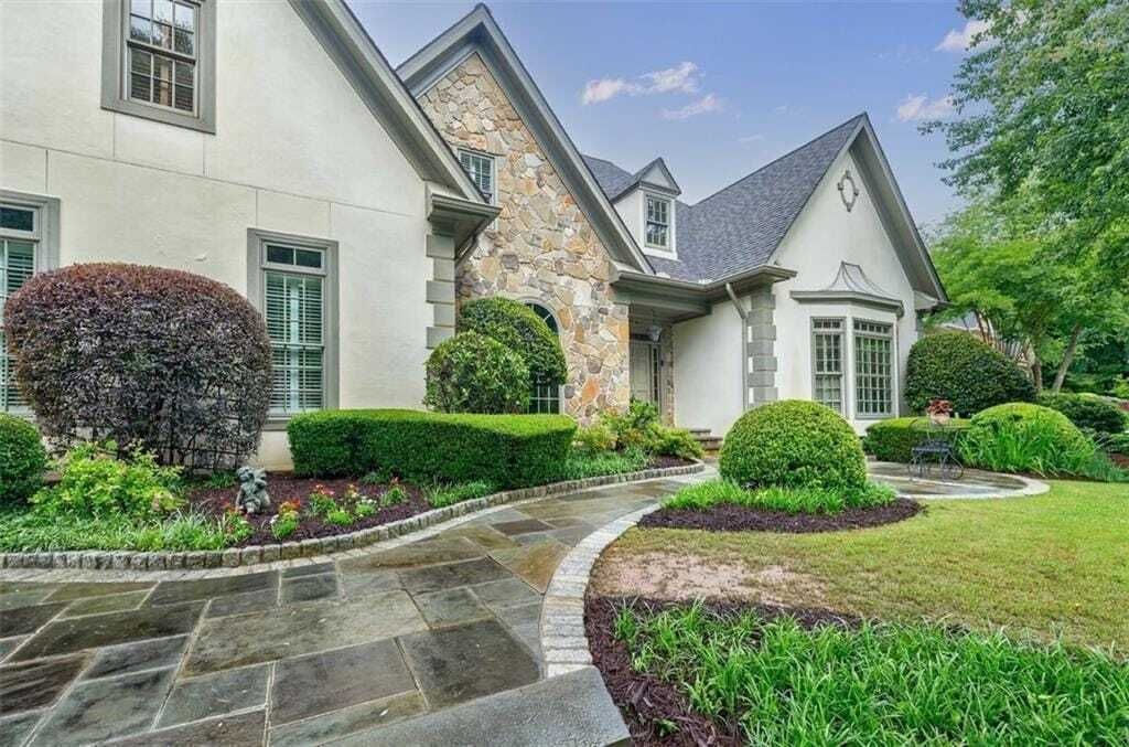 Property photo 1 of 31