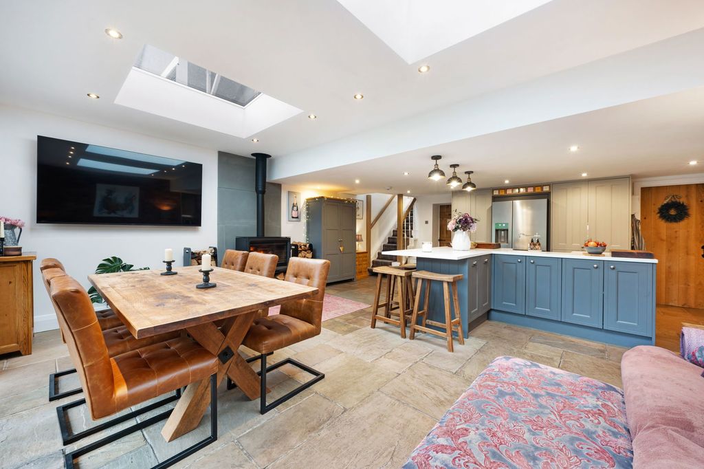 Property photo 2 of 38