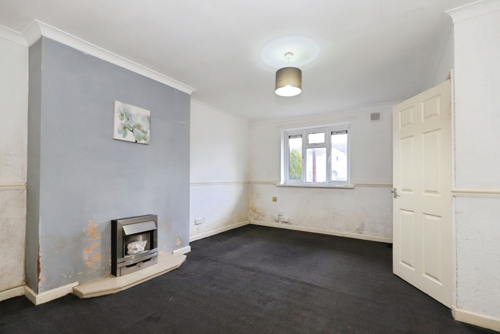 Property photo 2 of 13 Lounge