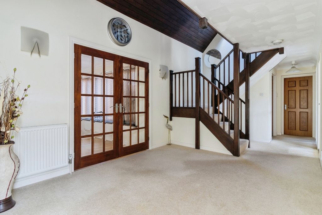 Property photo 2 of 17 Photo