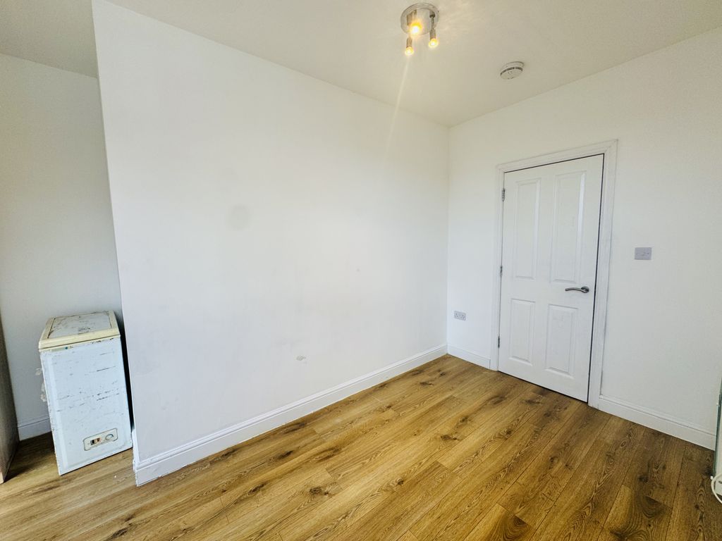 Property photo 2 of 7 Gallery