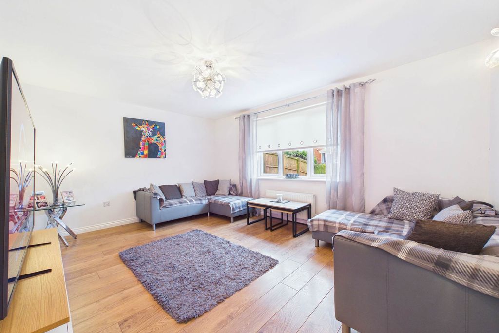 Property photo 2 of 27