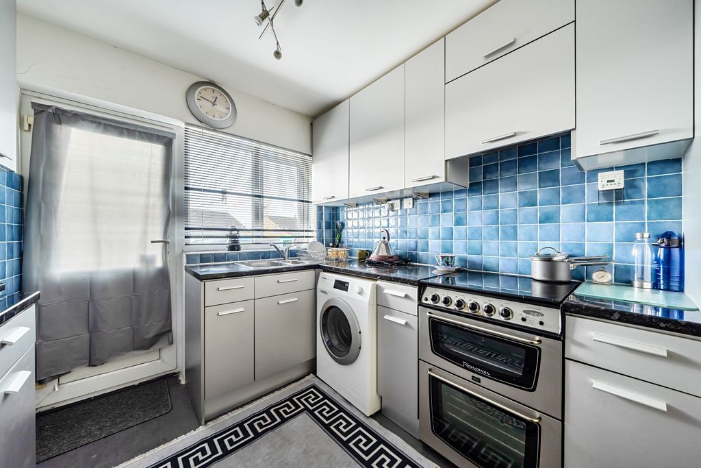 Property photo 2 of 14 Cwrt Pentwyn Kitchen 2