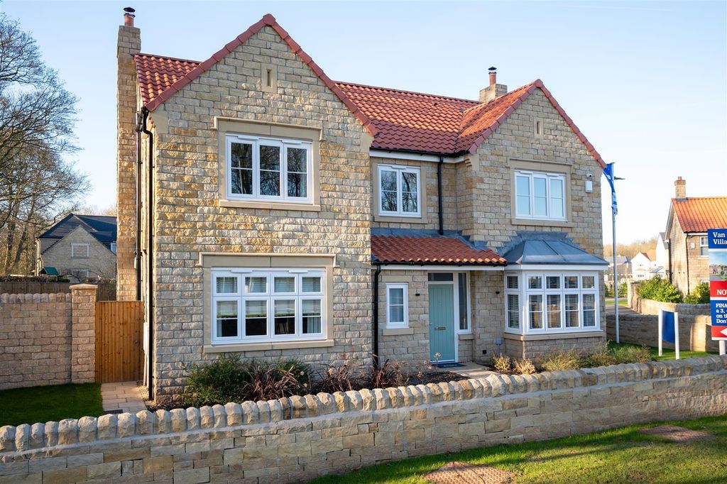 Property photo 1 of 8 52 The Knightsbridge Front.Jpg
