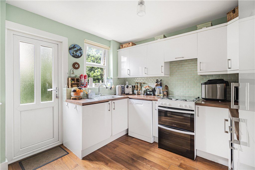 Property photo 3 of 14 Kitchen