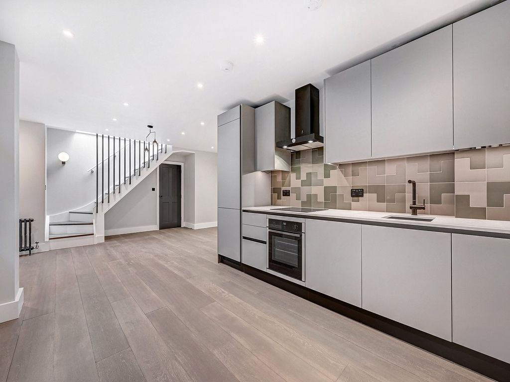 Property photo 2 of 14 Beak Street