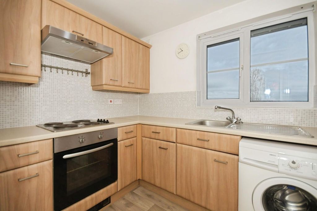 Property photo 3 of 11 Kitchen 01.Jpg