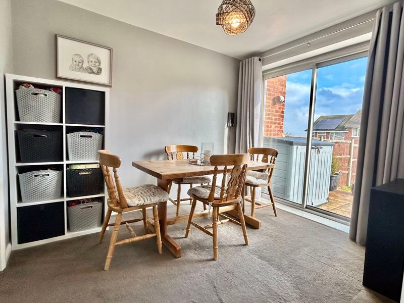 Property photo 3 of 17 Dining Area