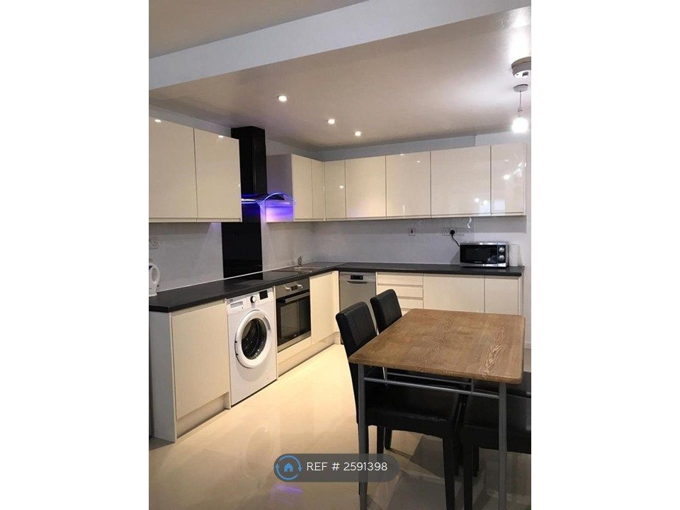 Property photo 1 of 7 Kitchen