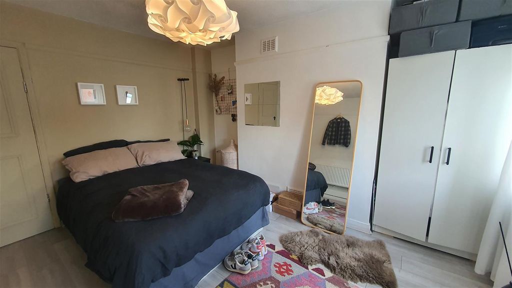 Property photo 2 of 11 Bedroom One