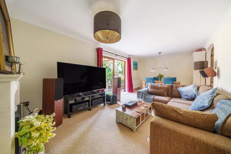 Property photo 2 of 13 Lounge