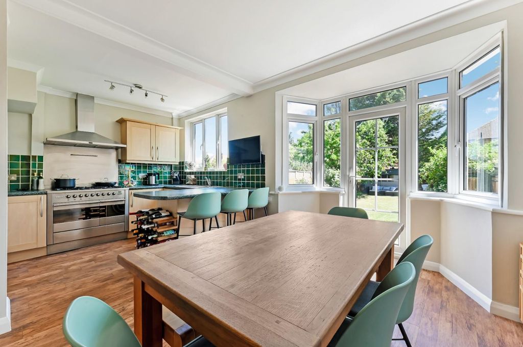 Property photo 2 of 17 Vale Road, -30.Jpg