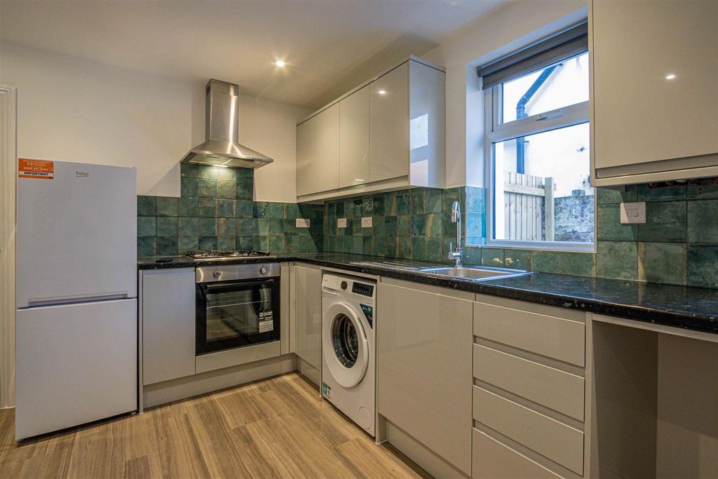 Property photo 3 of 8 Img-5.Jpg